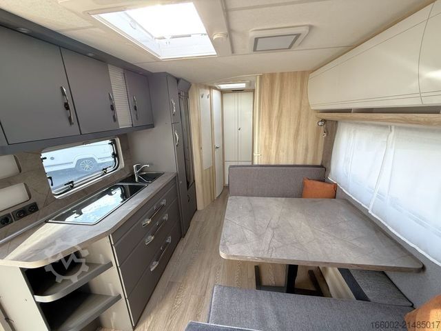 Wohnwagen HOBBY De Luxe 545 KMF Mod. 2026 ausgestellt Garage,