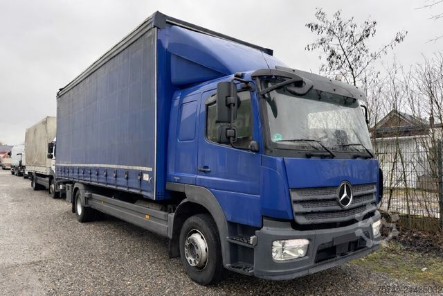 Camión plataforma con toldo MERCEDES-BENZ ATEGO 1530 * SCHLAFKABIN *LBW 2 T * AUTOMATIK