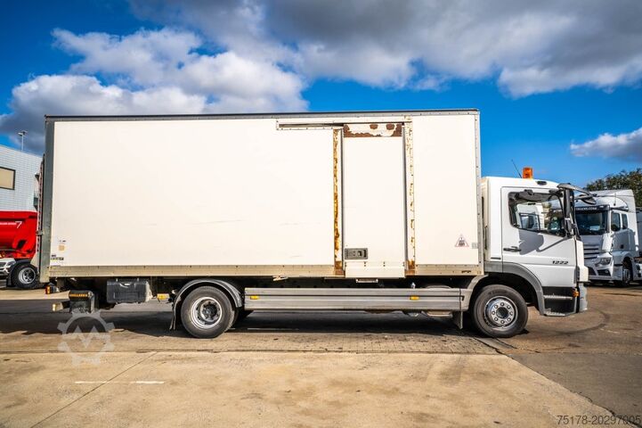 Kofer MERCEDES ATEGO 1222 + D'HOLLANDIA 1.5T