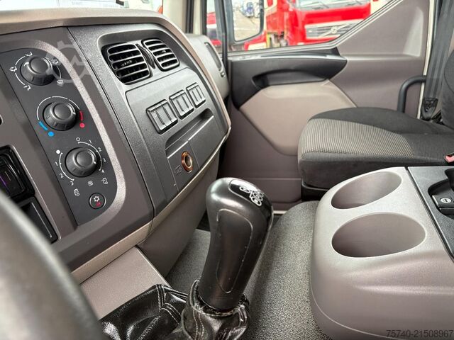 Koel-vriestransport DAF LF220FA + Thermo king + euro 6 + manual