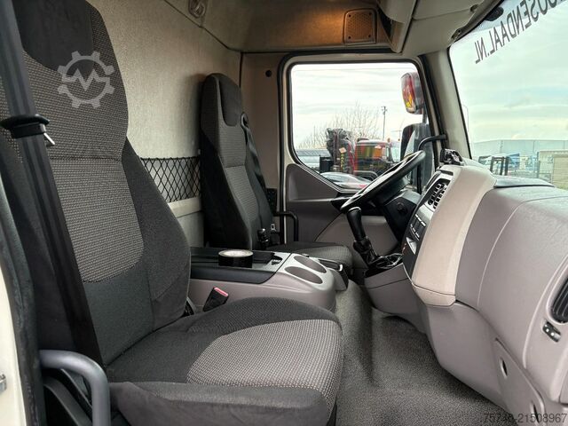 Koel-vriestransport DAF LF220FA + Thermo king + euro 6 + manual