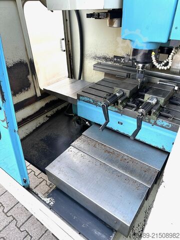 Centro de maquinação vertical YCM VMC 65 A / Fanuc OM