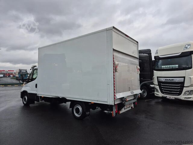 Camião de caixa fechada Iveco DAILY 35 S 14 A8
