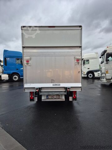 Camião de caixa fechada Iveco DAILY 35 S 14 A8