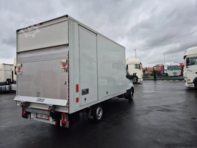 Camião de caixa fechada Iveco DAILY 35 S 14 A8