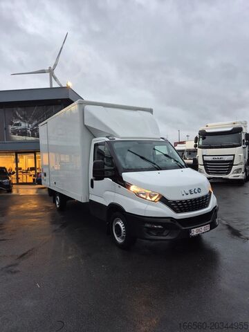Camião de caixa fechada Iveco DAILY 35 S 14 A8