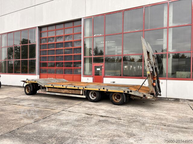 Reboque com plataforma rebaixada Möslein TF3 Schwebheim  3 Achs Tiefladeranhänger