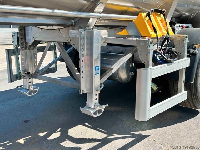 Tankauflieger  SCHWARTE JANSKY Hochleistungs-Zubringer, MIETEN?