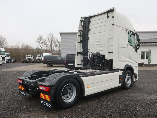 Cap tractor standard Volvo FH 500 Aero Euro 6 Globetrotter XL Leder Mikrowell
