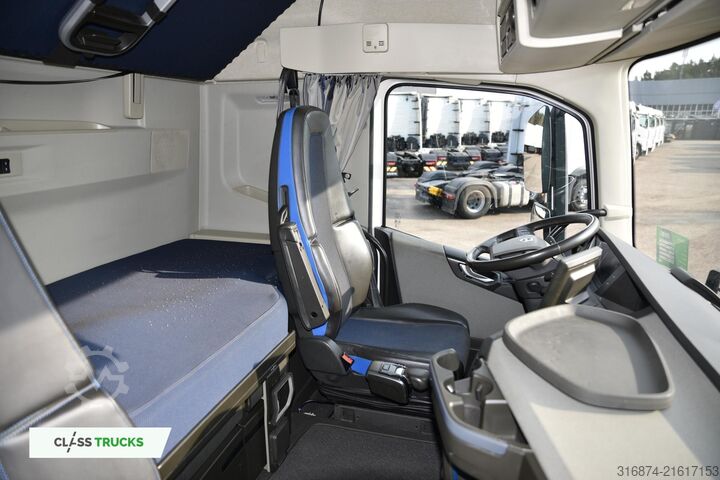 Standard tractor unit VOLVO FH 500 Globetrotter XL Varios