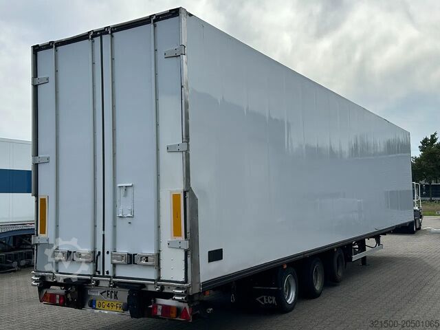 Volumentransport Van Eck Aircargo / Rollenbaan / Mega / SAF-Axle / Carrier