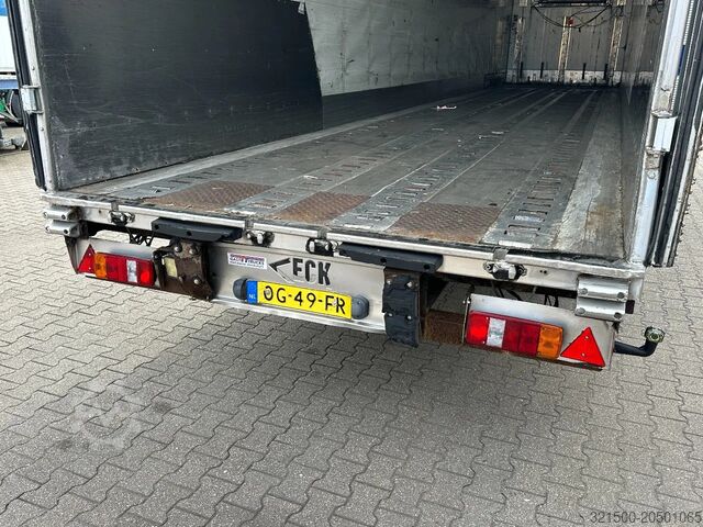 Volumentransport Van Eck Aircargo / Rollenbaan / Mega / SAF-Axle / Carrier