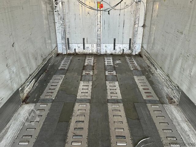 Volumentransport Van Eck Aircargo / Rollenbaan / Mega / SAF-Axle / Carrier