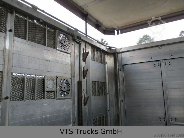 Pferdeanhänger MENKE-JANZEN 4.Stock Viehanhänger m.  Aggregat Hubdach Tränke