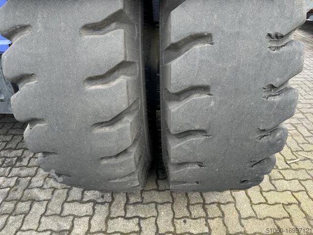 Volle container reachstacker Kalmar DRG420-60S5