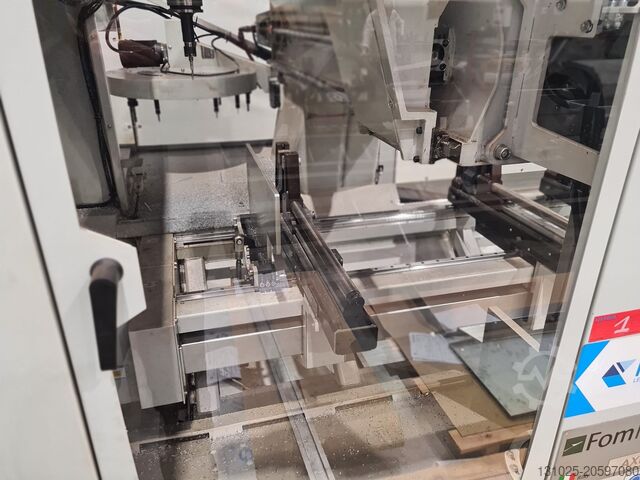 Verticale verspanen center FOM AXEL 4 075