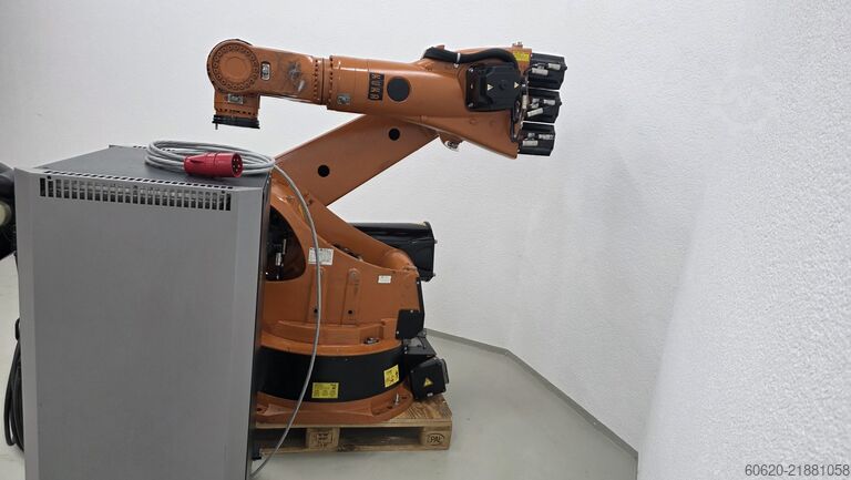 Robô industrial KUKA VKR 210 R2700 + (V)KR C2 ed05