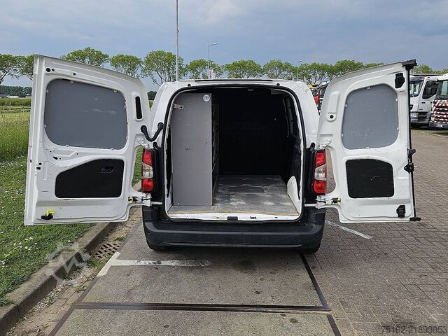 Koffer OPEL COMBO 1.5 L1 Automaat Navi NAP