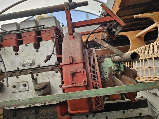 Motor diésel marino antiguo LISTER de 15 HP de 1945 con embrague reversible LISTER 15 HP OLD SHIPS DIESEL ENGINE WITH  REVERSING C...