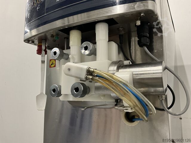 Máquina de milkshake e sorvete soft Nissei NA3348 Giant COmbi