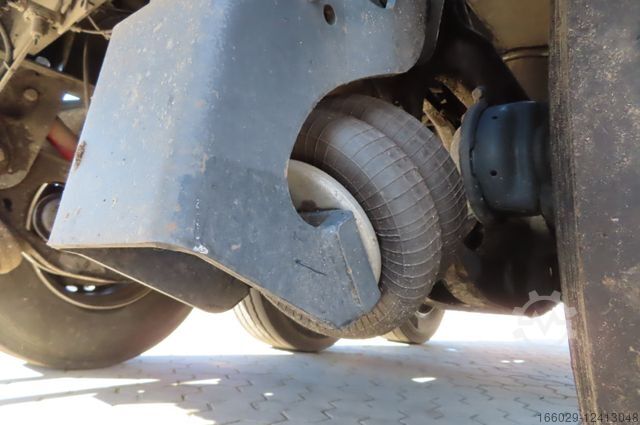 Semirremolque de troncos PAVIC Holzauflieger