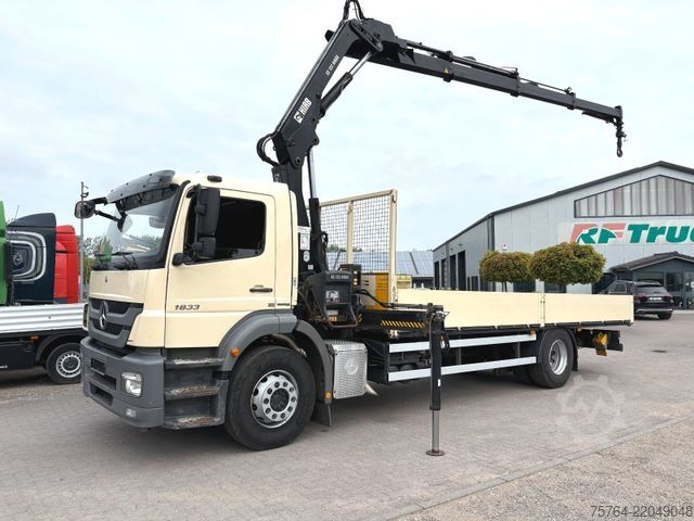 Platós teherautó MERCEDES-BENZ 1833 Axor / HIAB 122-3 / 7m Pritsche / 1. Hand