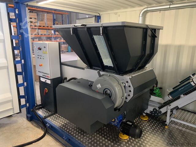 Wood shredder UMP TECHNIKA VVS-800 Shredder