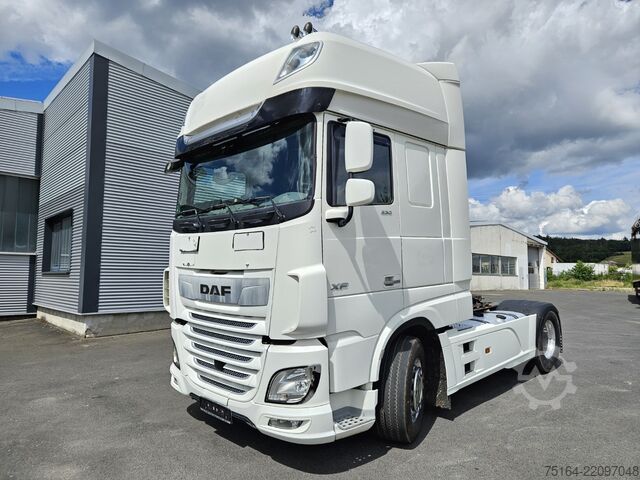 Standardowy ciągnik siodłowy DAF XF 530 FT