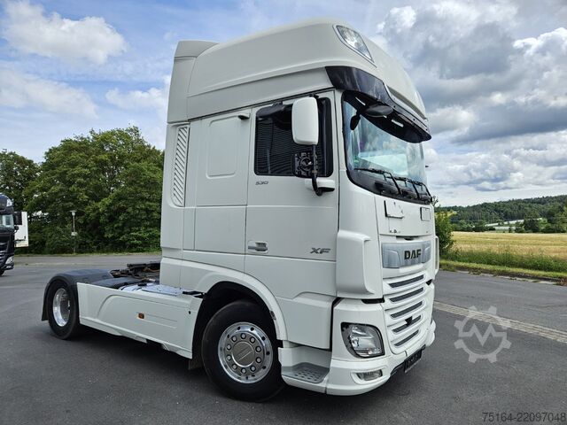 Standardowy ciągnik siodłowy DAF XF 530 FT