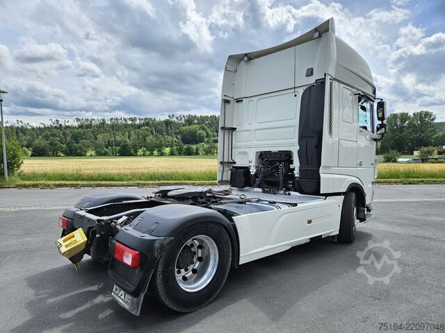 Standardowy ciągnik siodłowy DAF XF 530 FT
