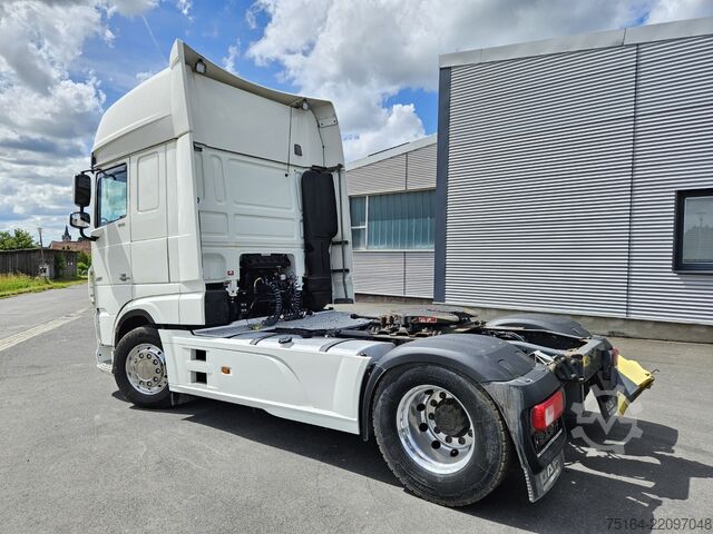 Standardowy ciągnik siodłowy DAF XF 530 FT