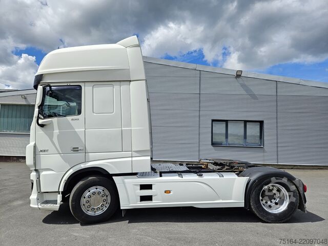 Standardowy ciągnik siodłowy DAF XF 530 FT