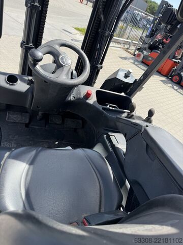 Elektrisk 4 -hjulig gaffeltruck Linde E35HL-01