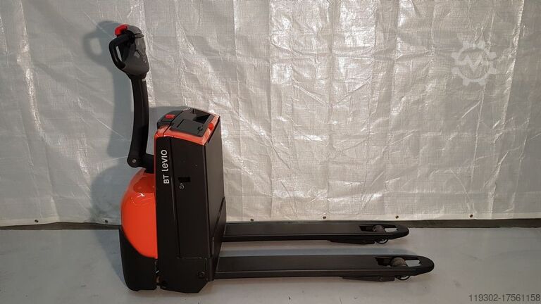 Electric Pallet Truck Toyota LWE 140
