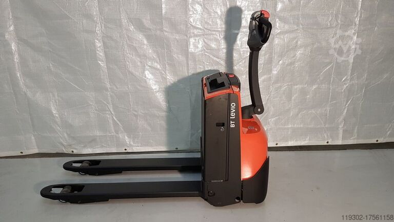 Electric Pallet Truck Toyota LWE 140