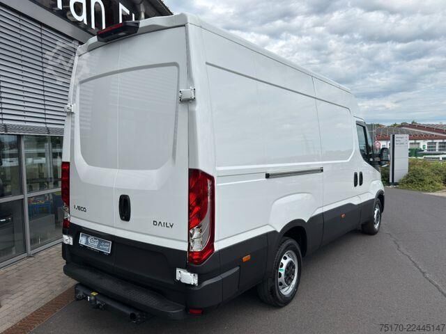 Stationvogn med højt tag Iveco Daily 35S14B V Airlineschienensystem *AHK 3,5 t*