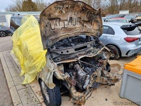 Stationvogn med højt tag Mercedes-Benz V 220 d BRANDSCHADEN !