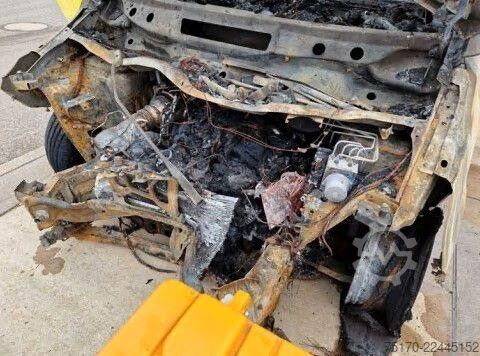 Stationvogn med højt tag Mercedes-Benz V 220 d BRANDSCHADEN !