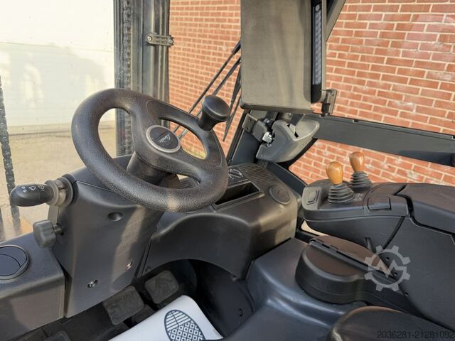 Electric 4-wheel forklift Linde E18PH-02