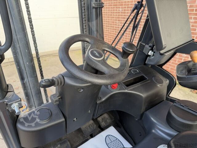 Electric 4-wheel forklift Linde E18 PH-02