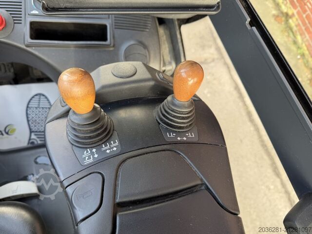 Electric 4-wheel forklift Linde E18 PH-02