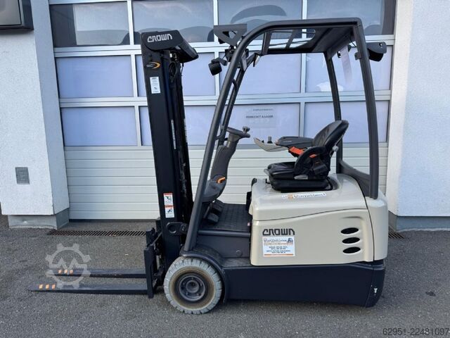 Elektrische vorkheftruck 3 wielen Crown SCT6220 - 1.6 TF3275