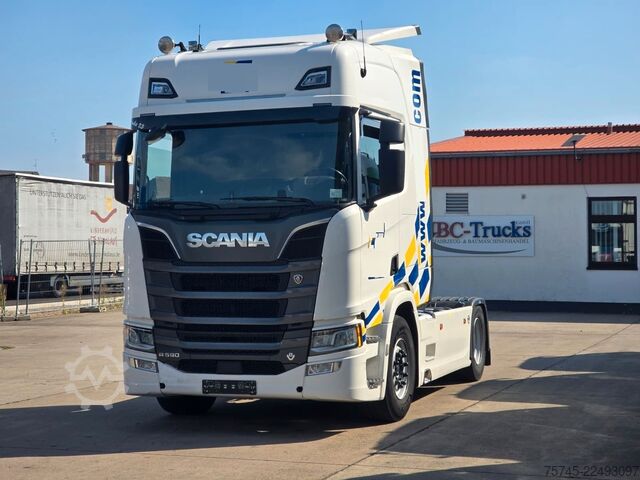 Tractor estándar SCANIA R590 * V8 * RETARDER * ACC * 2X TANK * 1. HAND