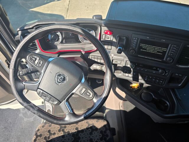 Tractor estándar SCANIA R590 * V8 * RETARDER * ACC * 2X TANK * 1. HAND