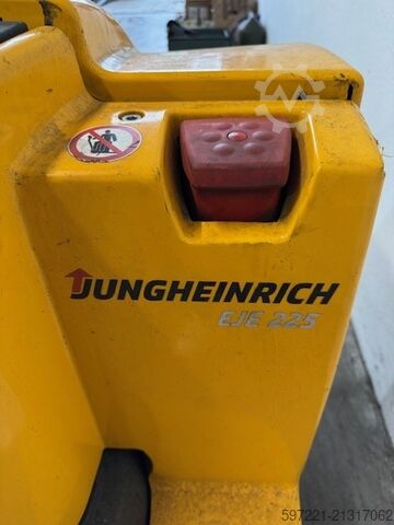 Elektromos raklapszállítók Jungheinrich EJE 225