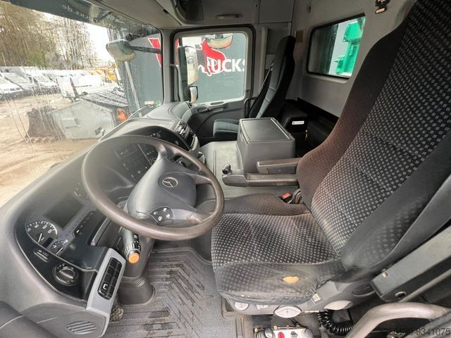 Basculantă MERCEDES-BENZ Actros 3348 6x6 Kipper mit HIAB 1300RS 83
