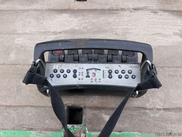 Camion-grue Renault D 320 6X2 HIAB 111 + REMOTE / RETARDER 161.692km