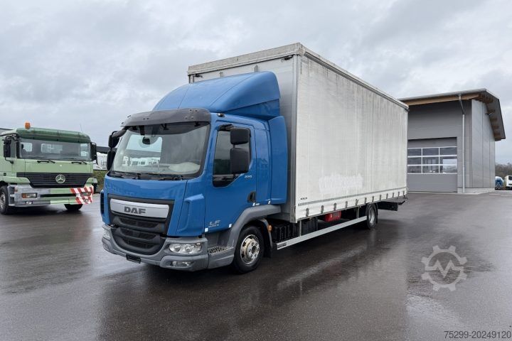 Camion plateau avec bâche DAF LF 220 108 4x2 Blache