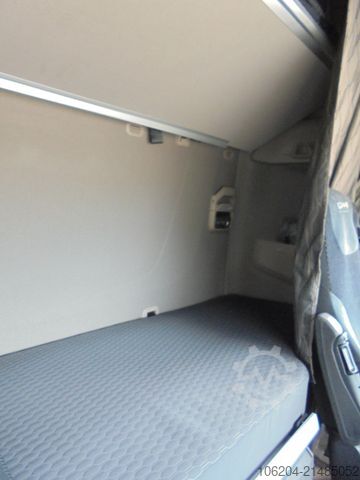 Volumen SZM DAF XF480 FT Low Deck Sleeper High Cab Climate LCV