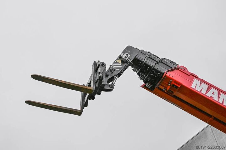Teleskopik yükleyici Manitou MRT 3255